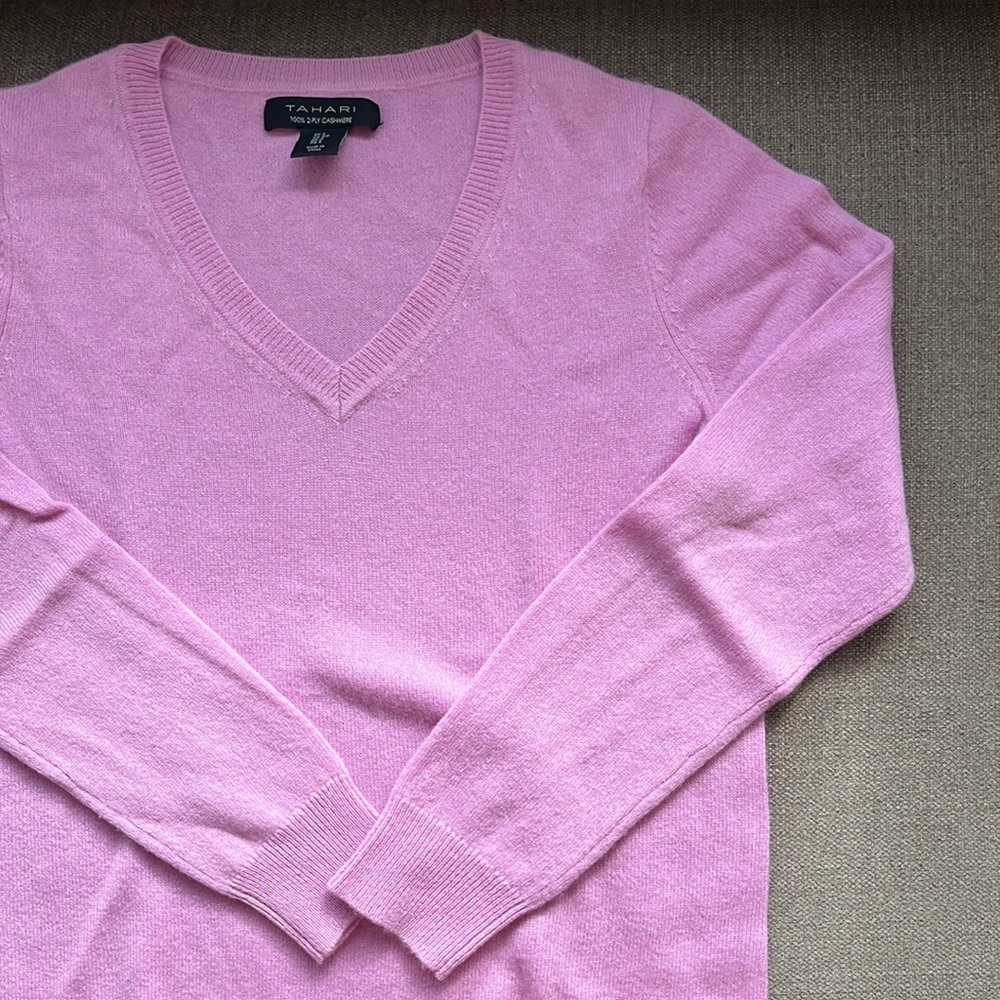 Pink V-Neck Cashmere Sweater - Picture 2 of 3